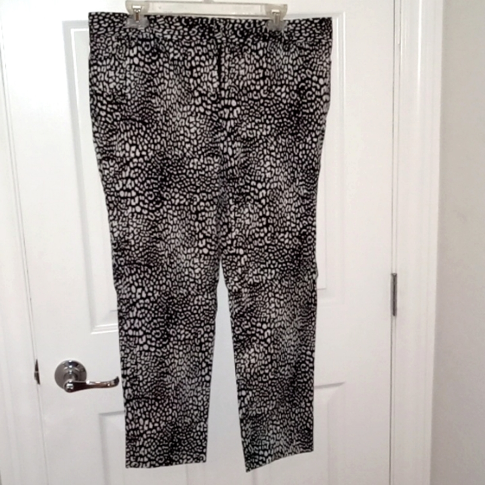 Worthington black and white leopard print capris.